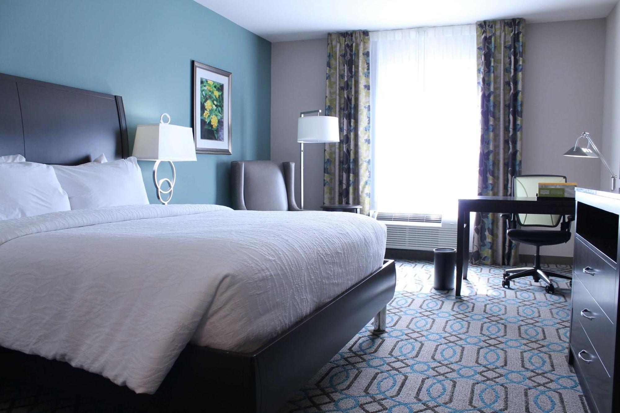 Hilton Garden West 3*