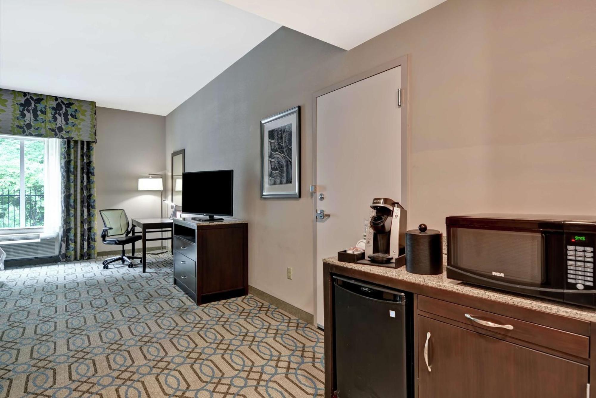 Hilton Garden West 3*